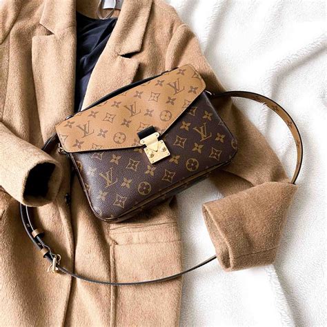 louis vuitton pochette mettis|Louis Vuitton Pochette metis celebrities.